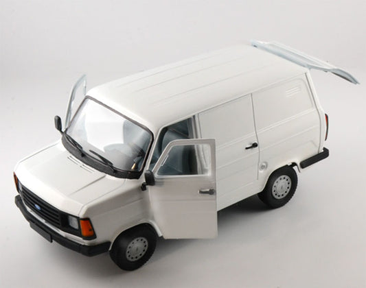 Modelo a escala 1/24 para armar: FORD TRANSIT MK2