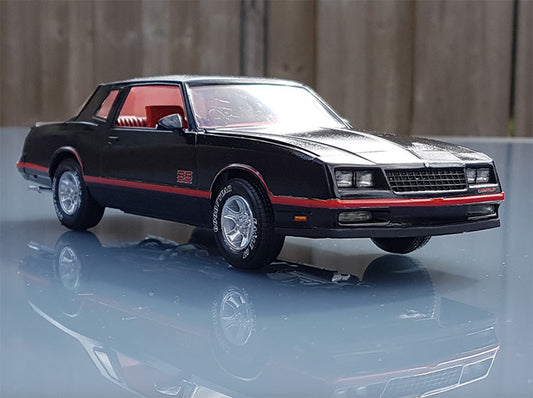 Modelo a escala 1/24 para armar: '87 Montecarlo SS