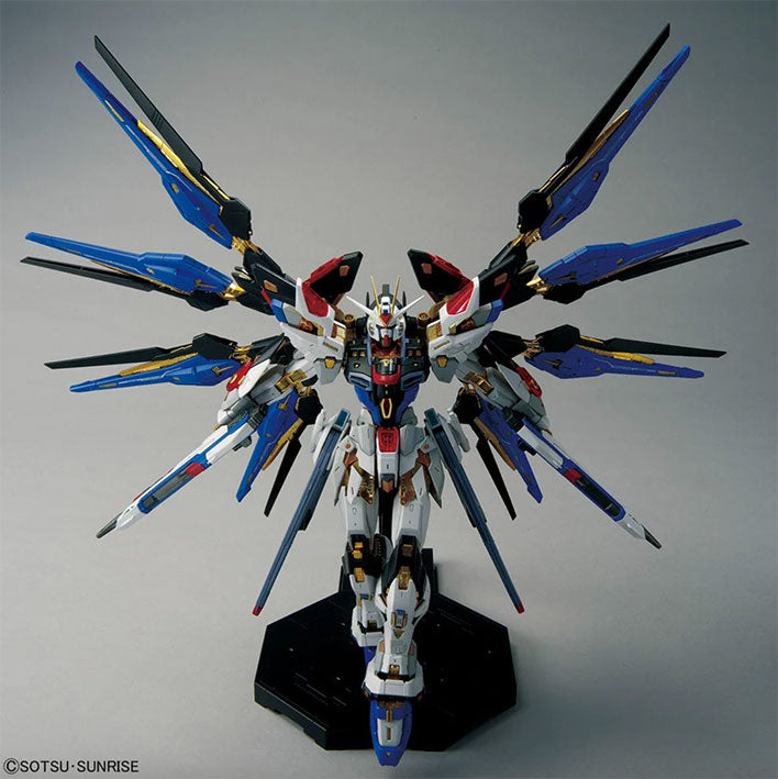 Bandai - Gundam Model Kit - Strike Freedom Gundam MGEX 1/100