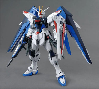 Bandai - Gundam Model Kit - Freedom Gundam (Ver 2.0) MG 1/100