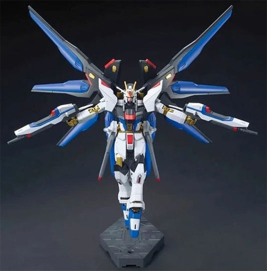 Bandai - Gundam Model Kit - STRIKE FREEDOM GUNDAM "GUNDAM SEED DESTINY" HG 1/144