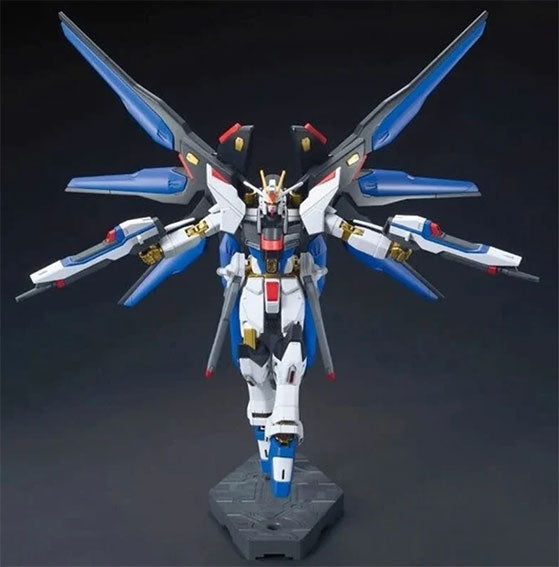 Bandai - Gundam Model Kit - STRIKE FREEDOM GUNDAM "GUNDAM SEED DESTINY" 1/144