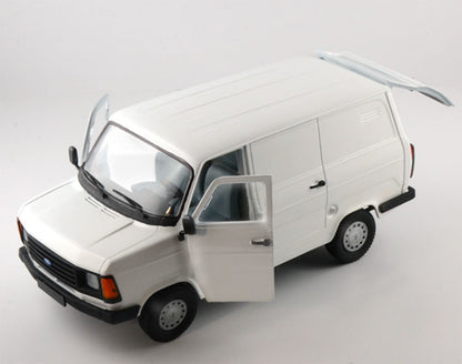 Modelo a escala 1/24 para armar: FORD TRANSIT MK2