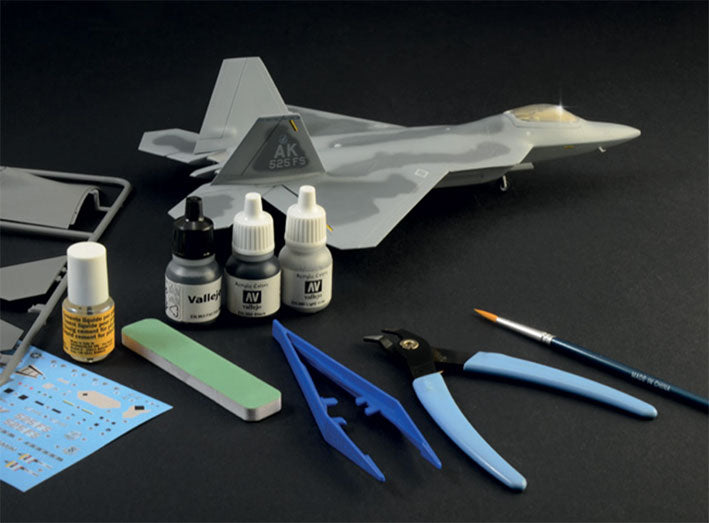 Modelo a escala 1/72 para armar: F-22 Raptor - Complete Set For Modeling - Starter kit