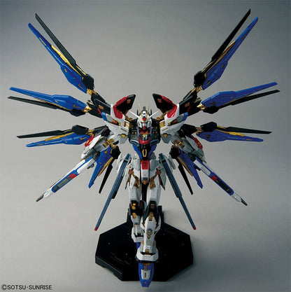 Bandai - Gundam Model Kit - Strike Freedom Gundam MGEX 1/100