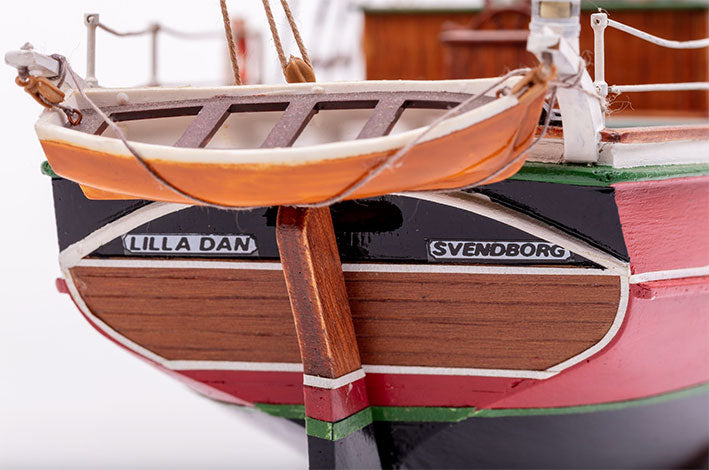 Modelo a escala de madera 1/50 para armar: Lilla Dan BB578 - Billing Boats