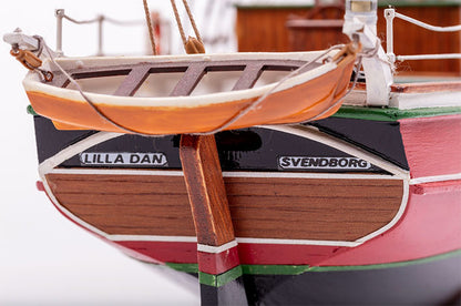 Modelo a escala de madera 1/50 para armar: Lilla Dan BB578 - Billing Boats