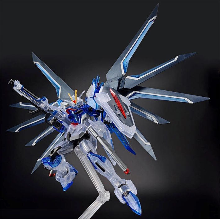 Bandai - Gundam Model Kit - Rising Freedom Gundam [Clear Color] Movie release commemoration Package Ver. HG 1/144