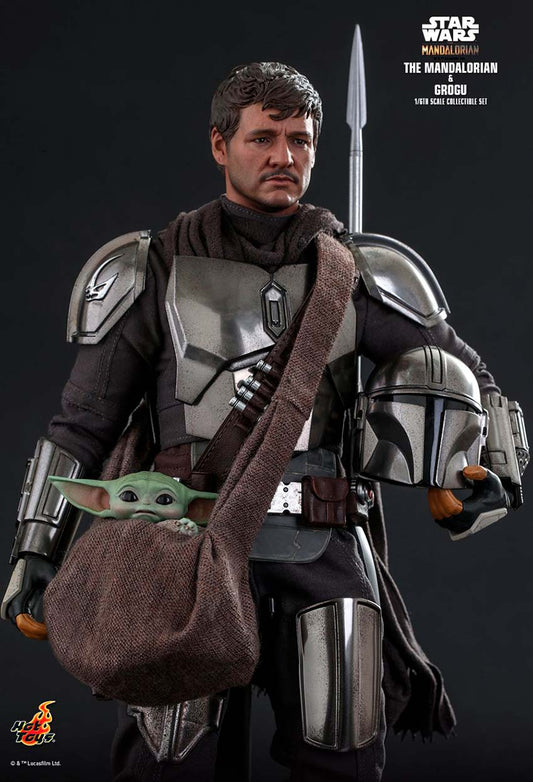 Hot Toys Star Wars: The Mandalorian - <<BUNDLE PACK 2 FIGURAS HOT TOYS>> Mando y Grogu Edición Estandar + Grogu (Baby Yoda) con carreola y accesorios Escala 1/6
