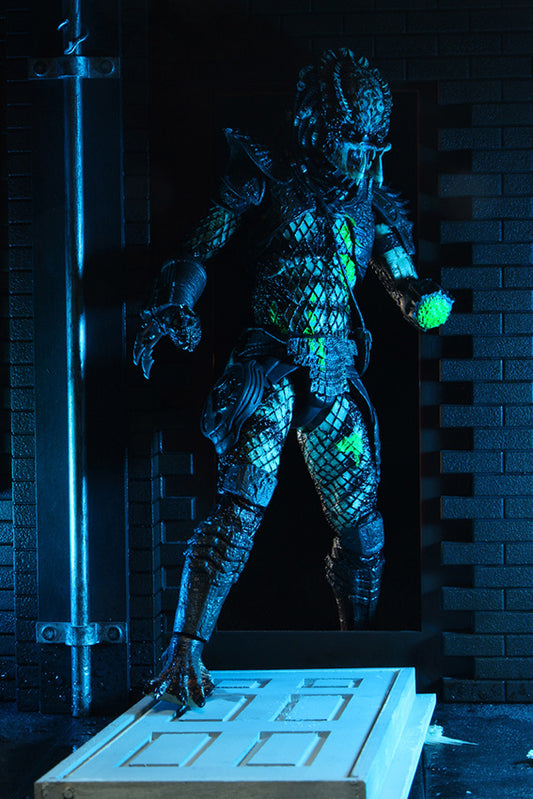 NECA - PREDATOR - Ultimate Battle Damage City Hunter Predator 7"